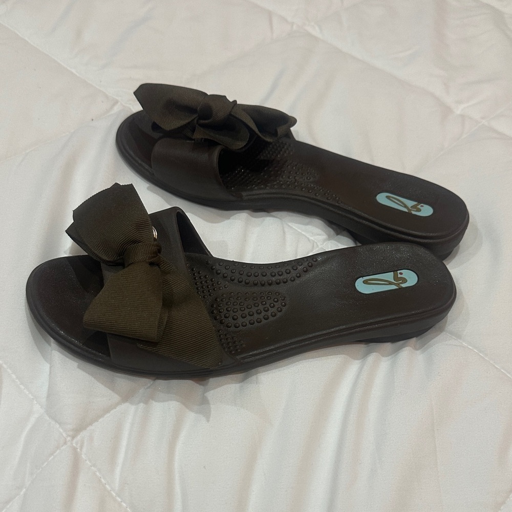 NWOT Elegant Brown Slide Sandals with Bow size 5.5